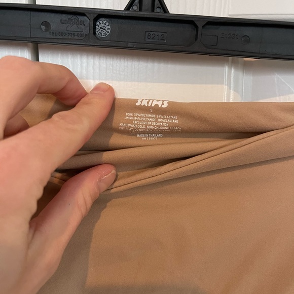 SKIMS Fits Everybody Bandeau in Sienna - Picture 9 of 10